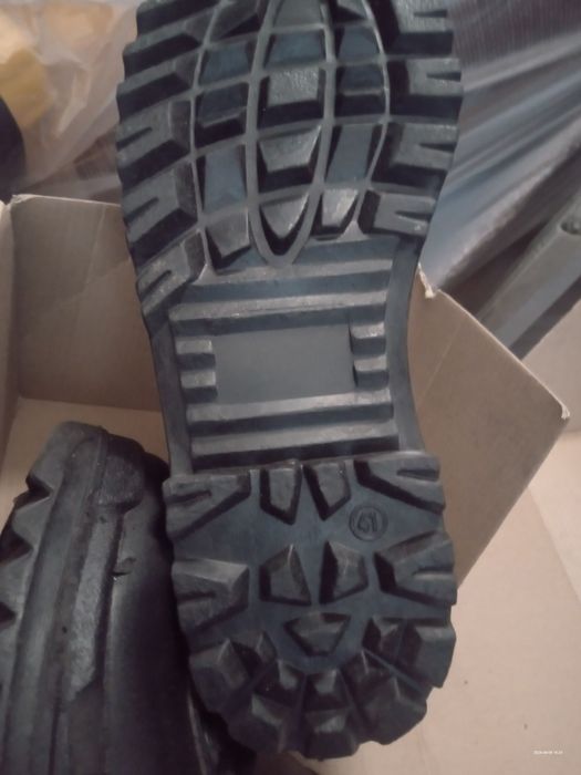 Продавам нови  обувки кубинки и половинки