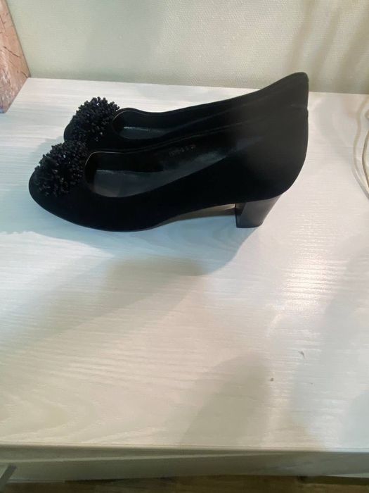 Красивые замшевые туфли от бренда TERVOLINA