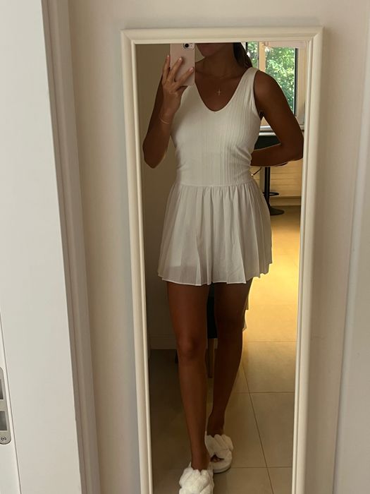 Rochie de sport alba de la Oysho, noua cu eticheta