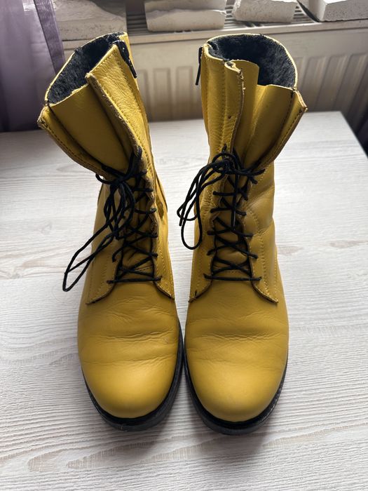 Жълти зимни ботуши от естествена кожа