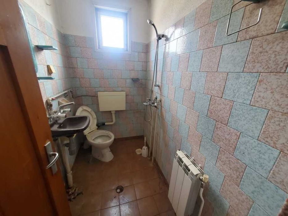 Масивна двуетажна къща за продажба в град Банско