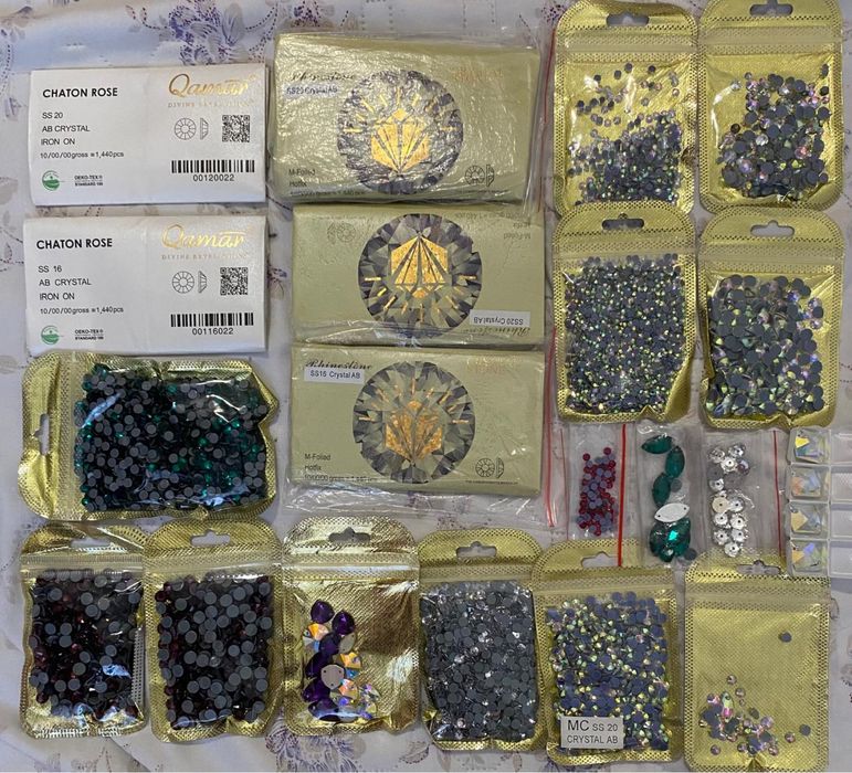 Камни и материалы на платье, купальник и т.д