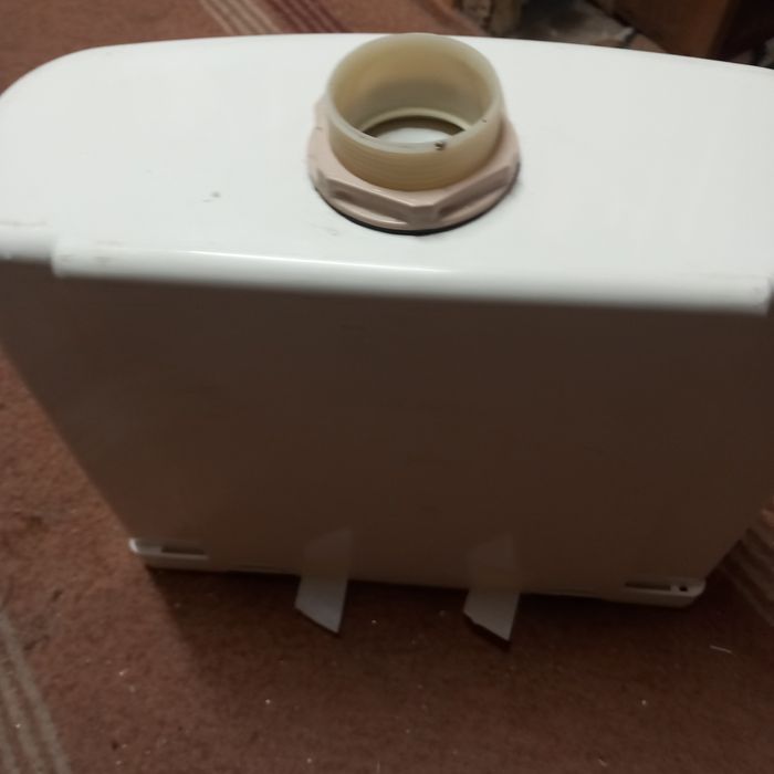 Продавам WC казанче и Още