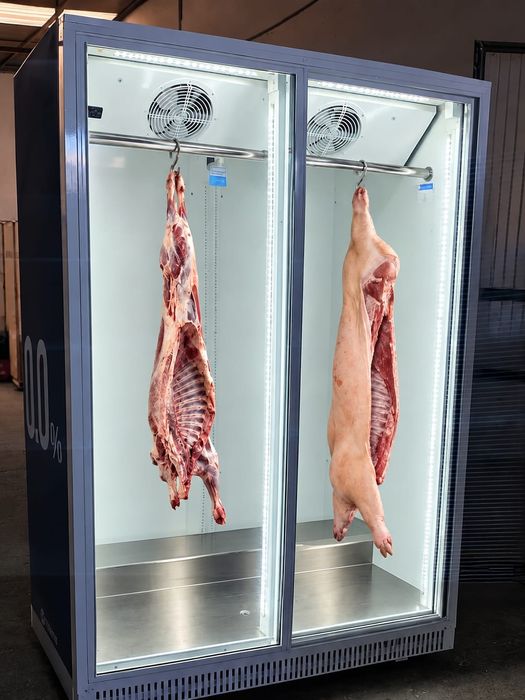 Vitrina frigorifica carne mezeluri măcelărie afumături  maturare