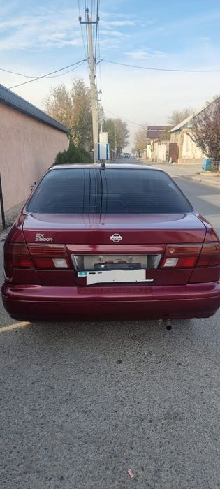 Nissan sunny автомобиль