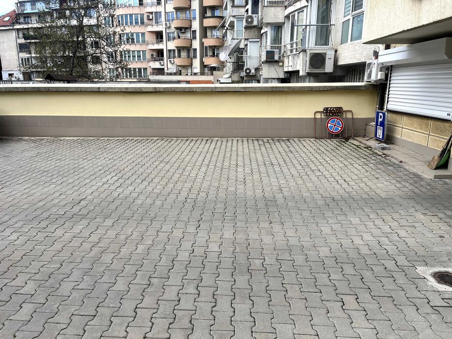 Паркомясто под наем – отлична локация до бул. Черни връх