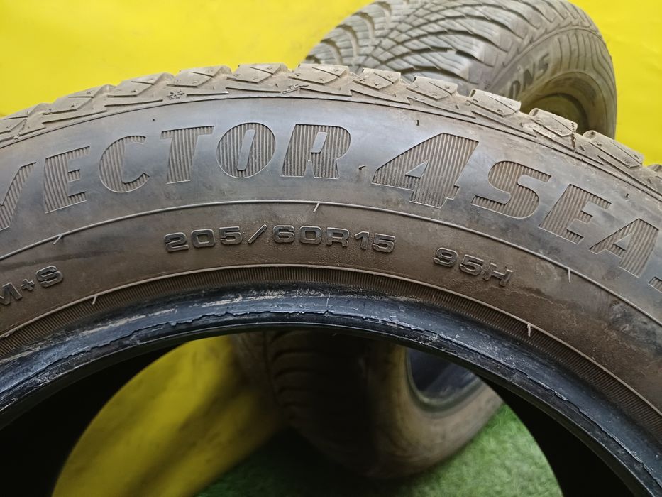 Шины 205/60 R15 Goodyear пара.