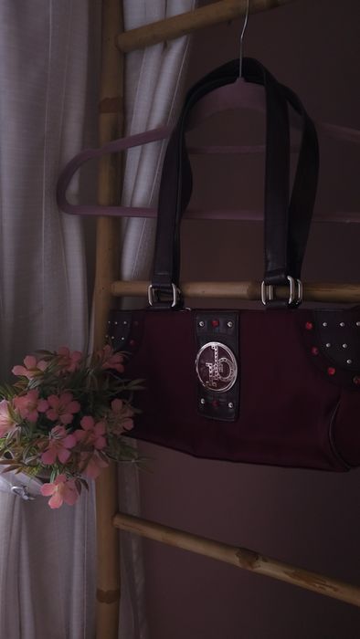 Уникална селекция чанти и портмонета Calvin Klein, Guess, David Jones