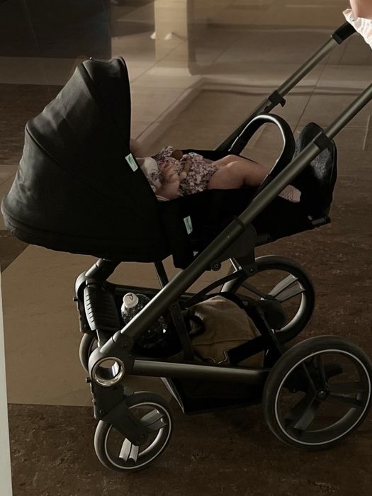 Коляска черная 2 в 1