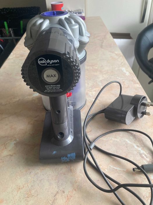 Акомулаторна прахосмукачка DYSON DC-06