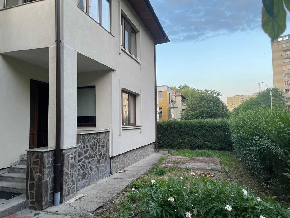 Casa de vanzare zona Helcor