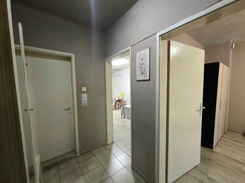 Двустаен апартамент в широкия център - до парк ”Аязмо” и училище