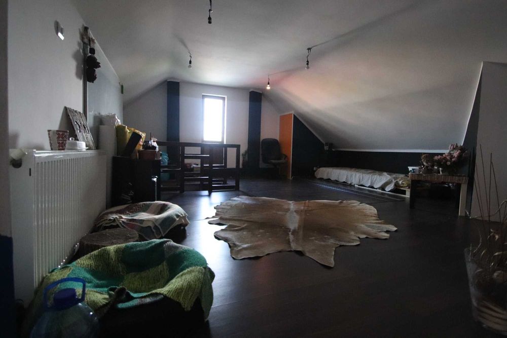 Privat - Închiriez 2 etaje în Vilă în Tătărași, 6 camere (240m2) ( super priveliște, natură )