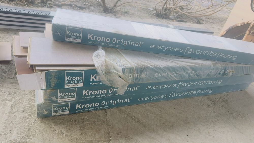 Ламинат в наличии 4 пачки