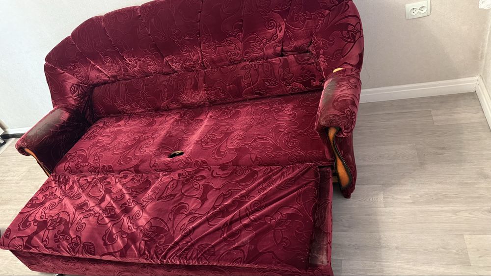 Продам ДИВАН с креслами