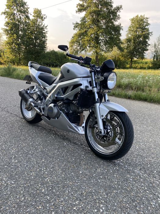 Motocicletă Suzuki SV 1000 (naked)