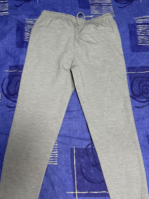 Pantaloni gri zara