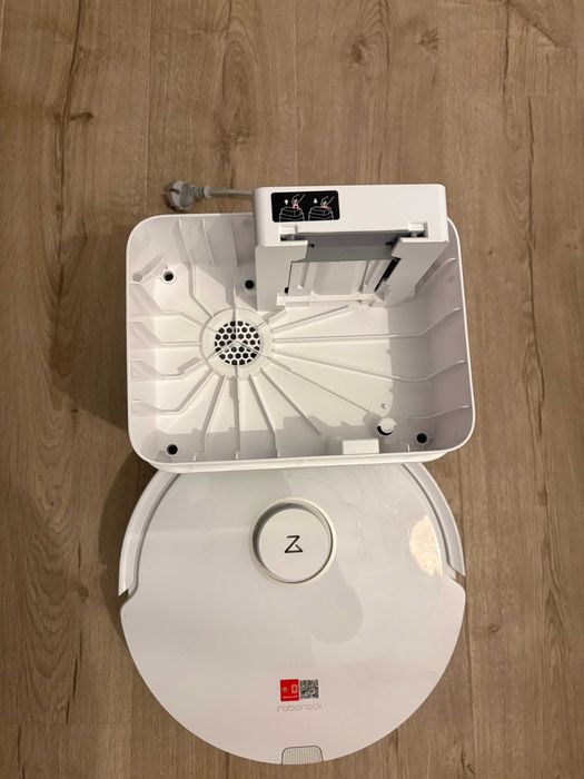 Robot de aspirare Roborock Q8 Max+ cu stație automată de golire