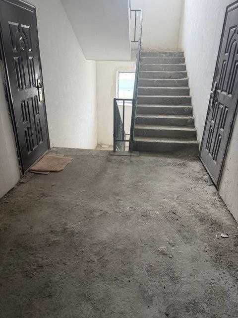 Ургут туманида кенг 2 хонали хонадон сотилади!