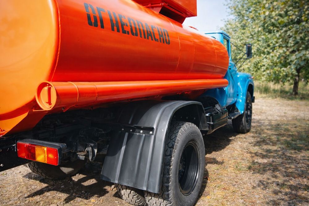 Продаётся бензовоз ЗиЛ