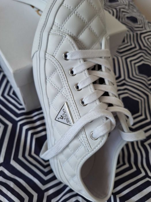 Маратонки Guess, обути веднъж за проба,39 номер