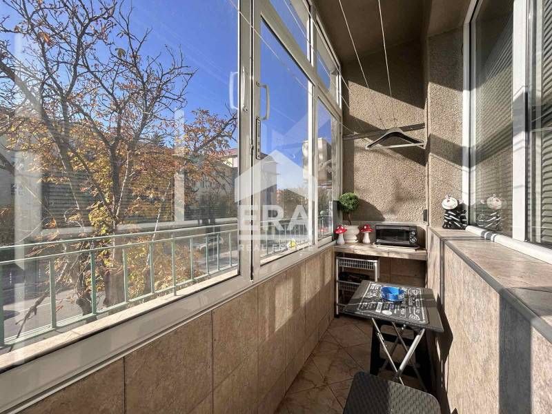 Дава се под наем Тристаен апартамент в София, Център - 70 кв.м за 700 € - Снимка #5