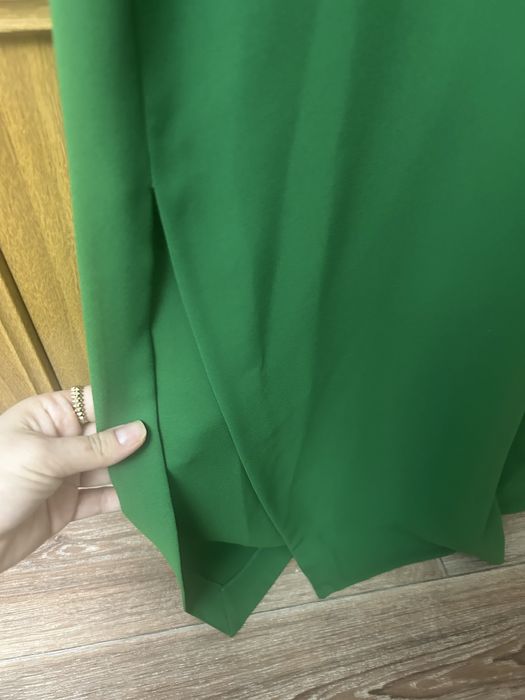 Продам платье белое и зеленое