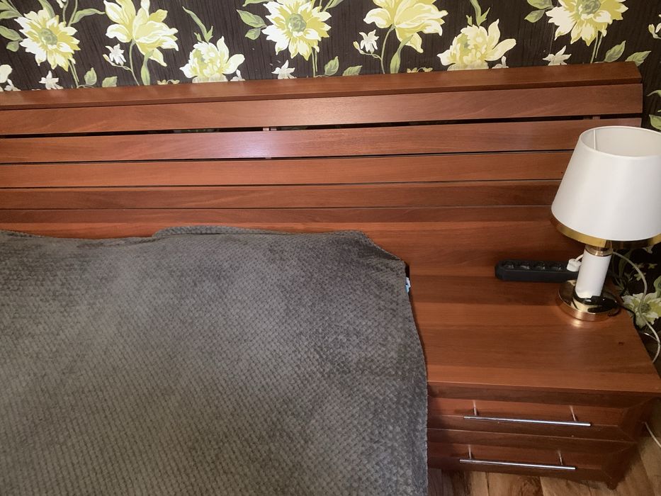 Продам Двуспальную кровать