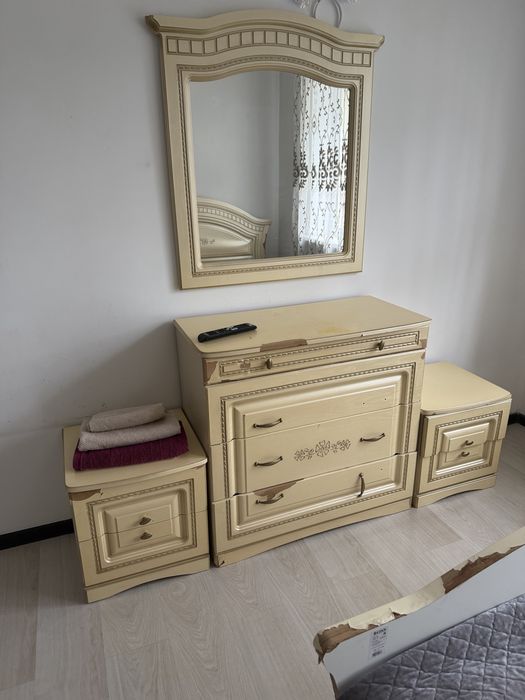 Продается спальный гарнитур.