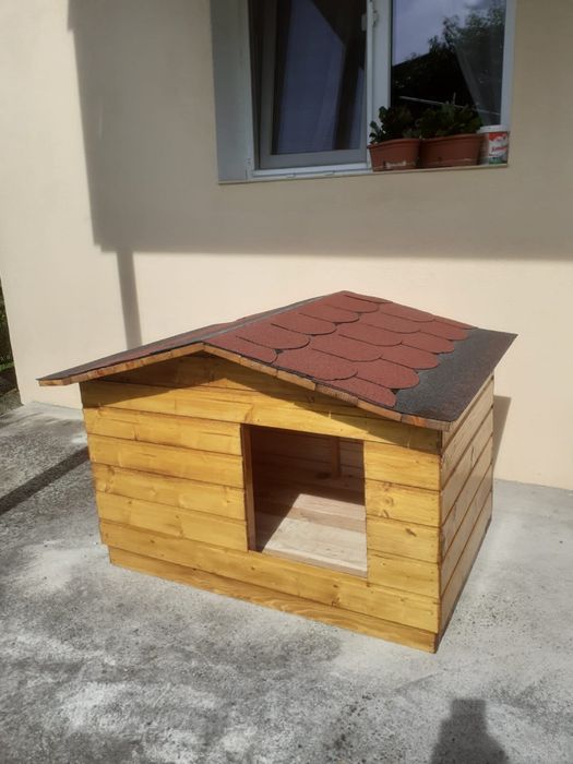 Cușcă din lemn pentru câini  – 115×83×75 cm – 600 lei negociabil