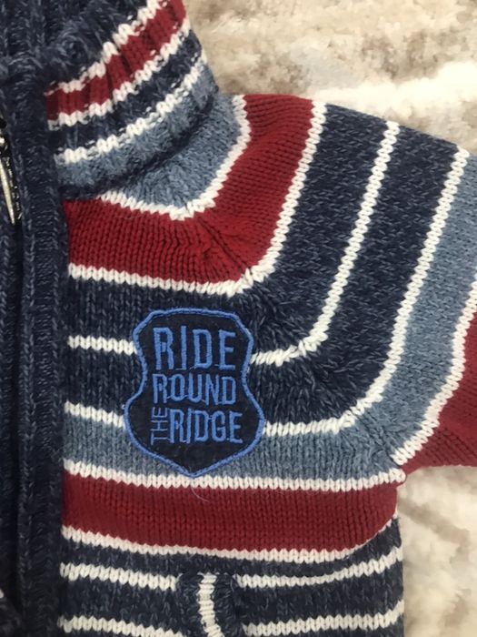 Продам детский джемпер 3000