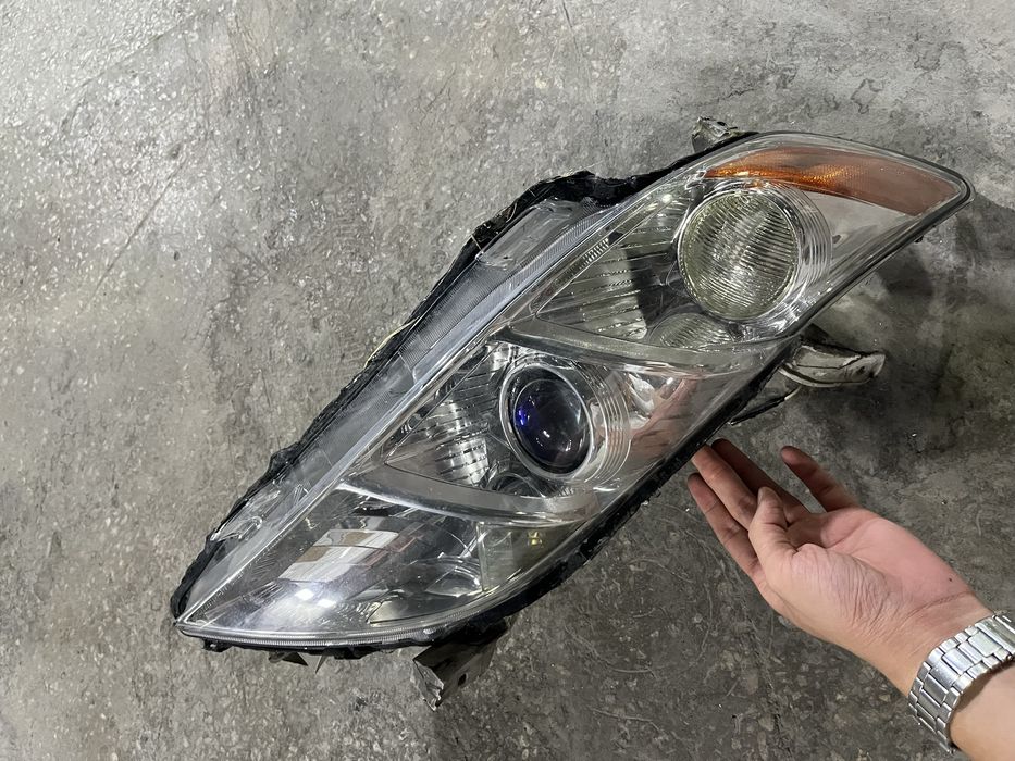 Продам фару правая сторона камри 40