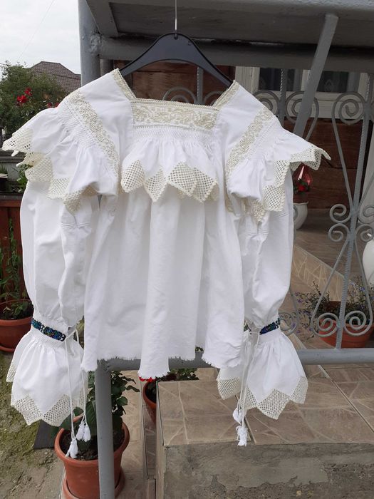 Camasa traditionala cusuta manual