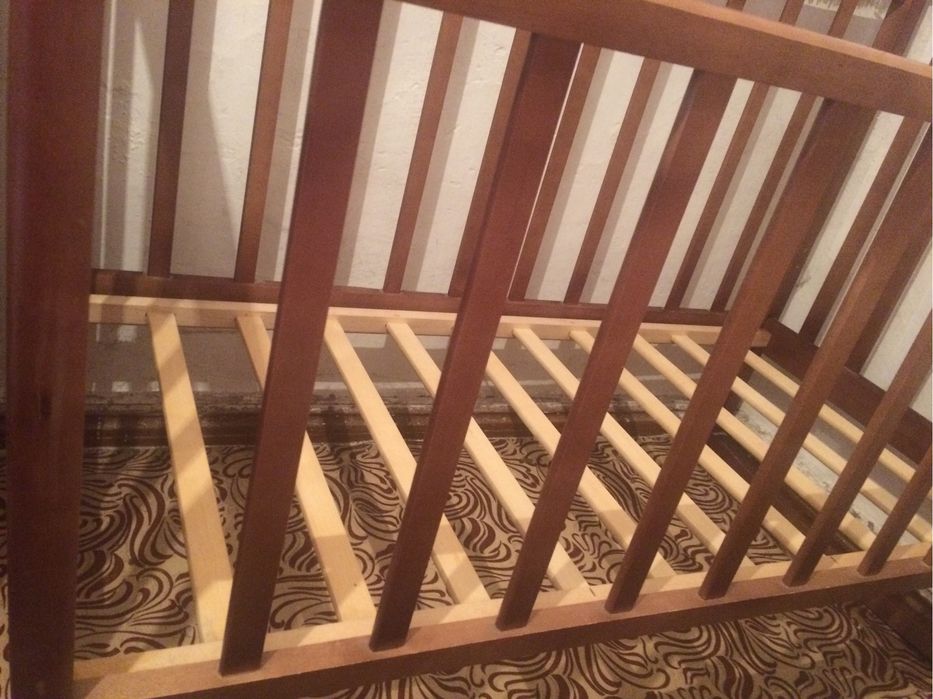 Продаю  СРОЧНО детскую кроватку