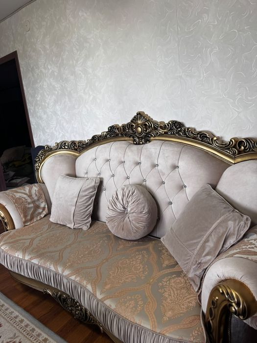 Продам Диван с креслами