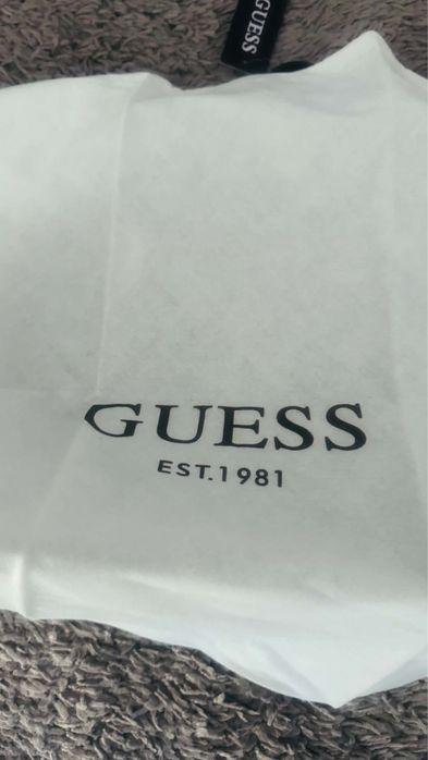 Дамска раница GUESS