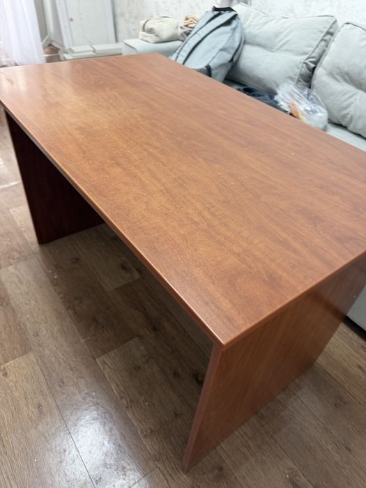 Продаю стол с тумбой