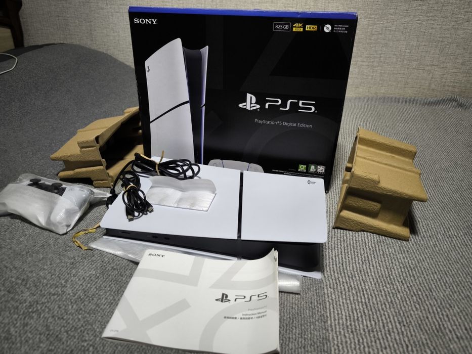 Playstation 5 slim 825gb