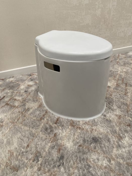 Био туалет новый, качественный, компактный, с крышкой