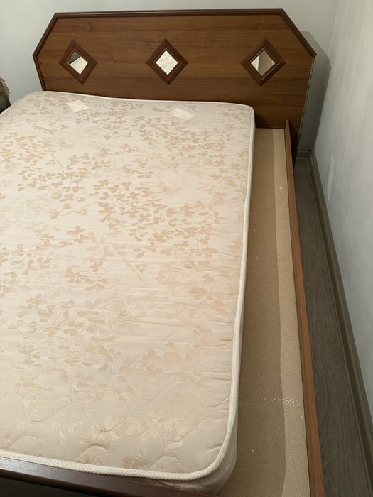 Продам шифоньер, кровать с матрасом