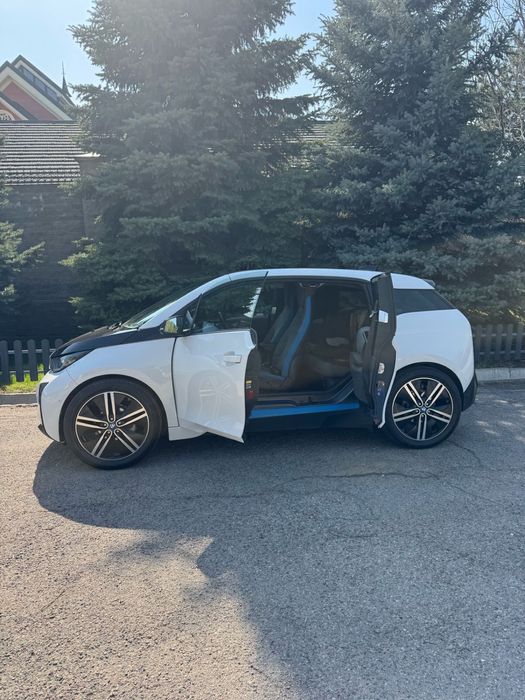 Продаю автомобиль BMW I3 гибрид