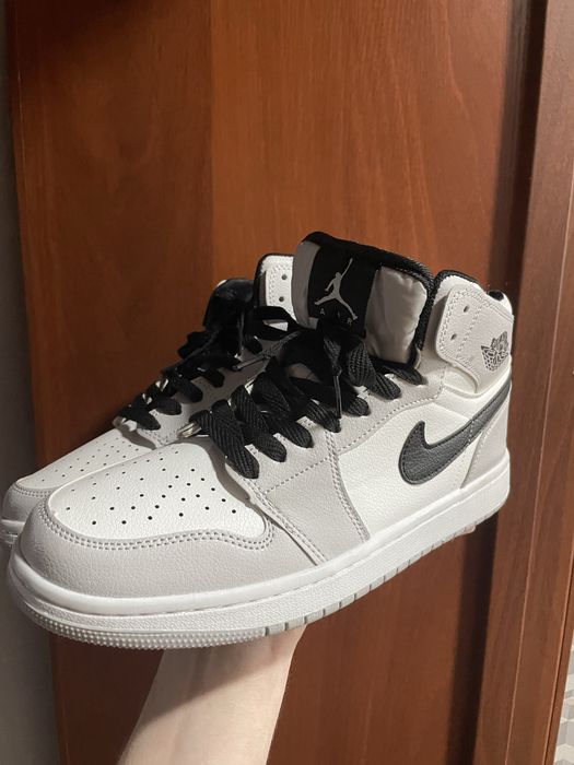 Продам кроссовки Jordan