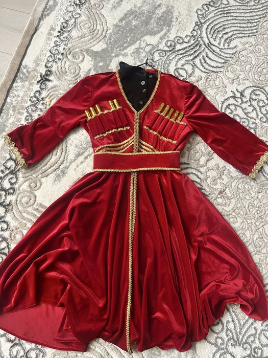 Костюм лезгинки красный