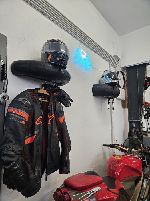 Уникална Мото Стойка / Органайзер от Реална Мото Гума – Ръчна Израб