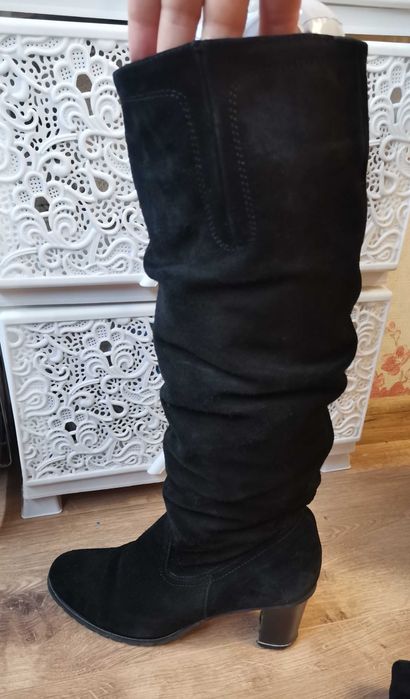 Дамски велурени ботуши