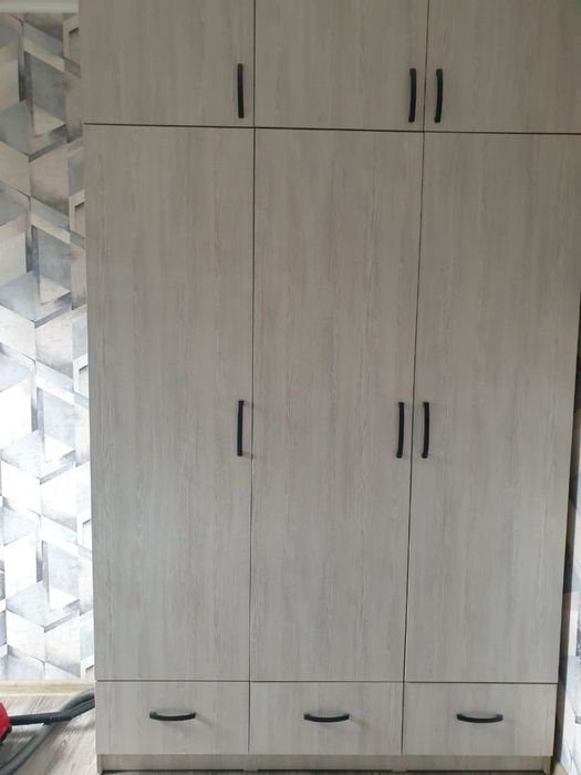 Продам шкафы,кровать