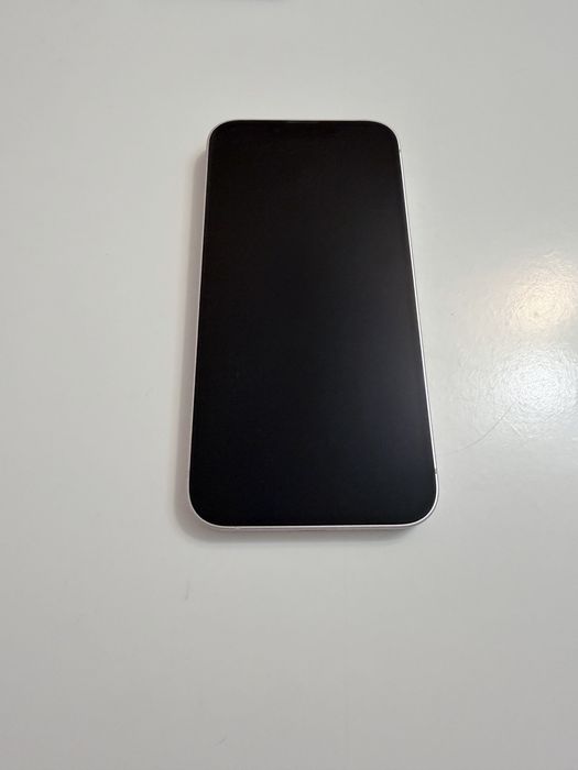 Продам Iphone 13