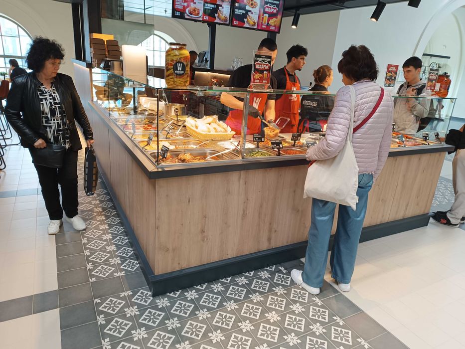 Топли Бен Мари и хладилни витрини за бързо хранене - по поръчка