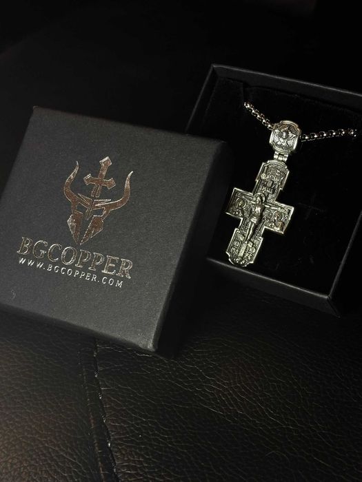 Сребърен двустранен кръст с синджир