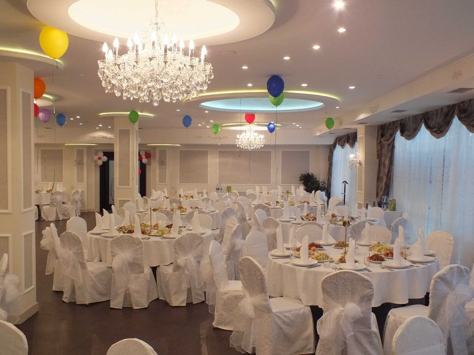 Продам много чехлов для стульев и столов